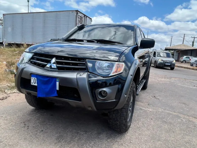 Mitsubishi L200 Triton GLS 3.2 CD TB Int.diesel MEC 2013