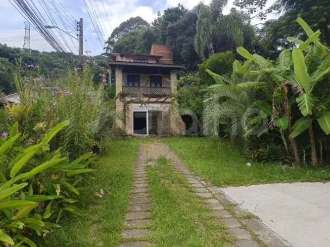 Terreno com 2.458m² no bairro Córrego Grande, Florianópolis