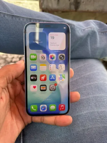 iPhone 12 64 trincado na frente e no fundo todo original só troca o vidro 