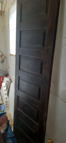 Porta de madeira massaranduba de2,10 Altura x0,60cm de largura envernizada