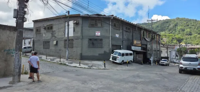 Alugo Galpão 2 andar. 285m² Meudon, Teresópolis. Rua Augusto Sevilha, 62 Aluguel: R$4.500