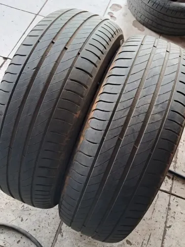2 PNEUS MICHELIN 195/65/15 (..70% BORRACHA..)