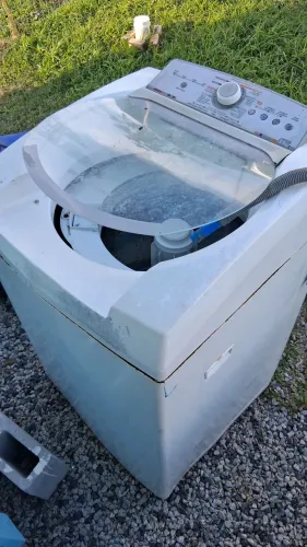 Geladeira e maquina pra descarte