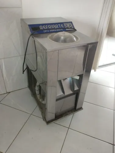 Máquina de sorvete e açai