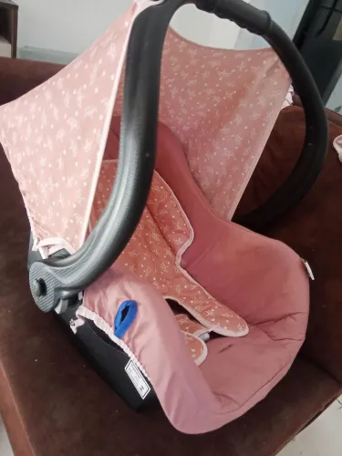 Bebê conforto da marca Tutti baby