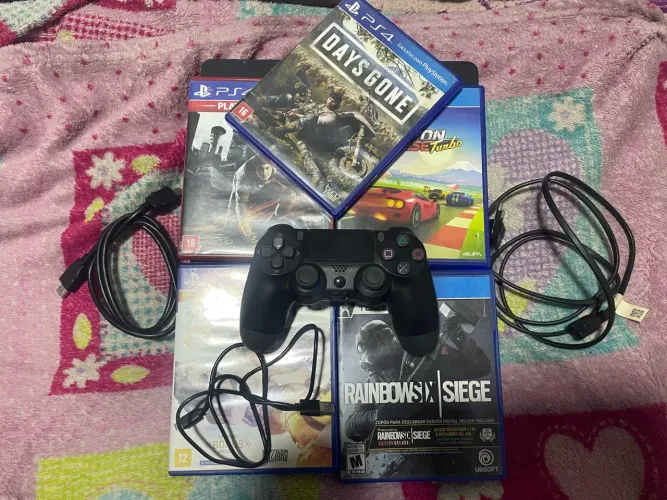 PS4 Slim + 1 Manete + 10 Jogos | 5 Digitais + 5 Mídia Física
