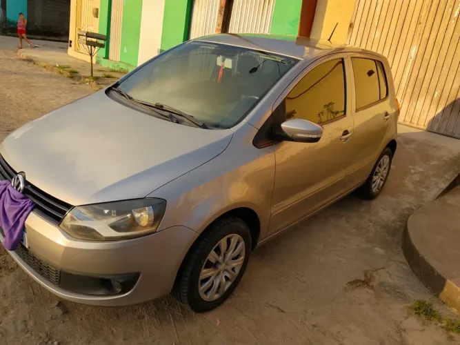 Volkswagen Fox 1.0 MI Total Flex 8V 5P 2012