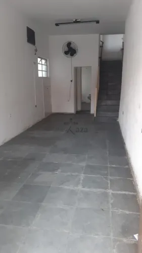 Ponto com casa Comercial - Jacareí - Centro - 610m² - Estuda Permuta.
