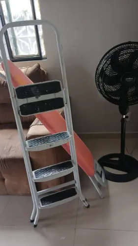 Ventilador de pé + escada + tábua de passar roupa. *. Acre