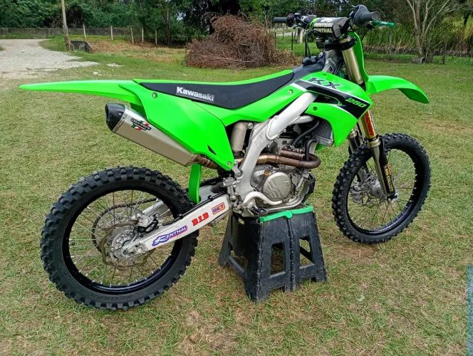 Kawasaki kx 250F  18 horas de uso 