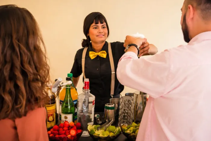 Bartender barman bargirls bar de drinks 