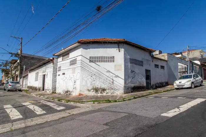Galpão na Rua Santo Antônio de Lisboa, 392 210 m²