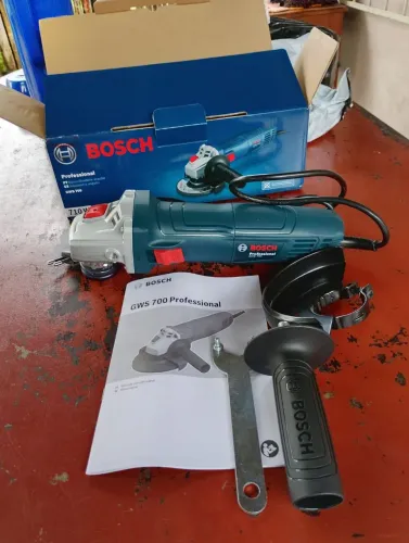 Esmerilhadeira bosch, 110v, 710W de potência. (Nunca foi usada)