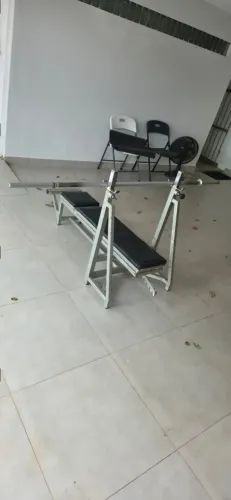 Mesa de Supino + Barra 5kg - Estrutura Reforçada