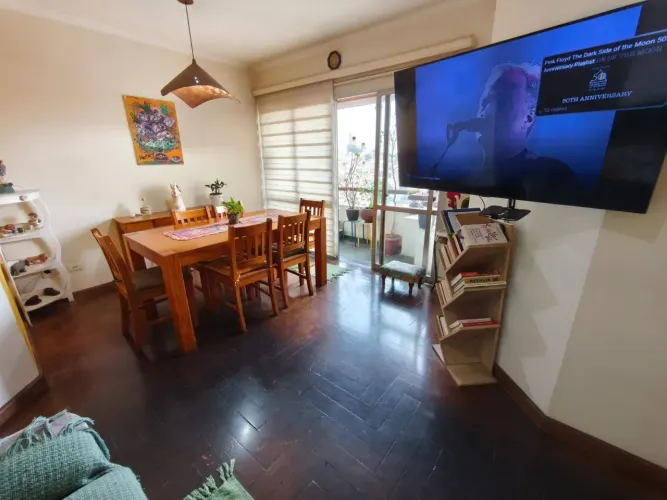 Apartamento com 3 dormitórios, sacada, suíte e vaga coberta na travessa da Avenida Santa I