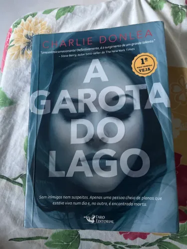 Livro a garota do lago ( charlie donlea )