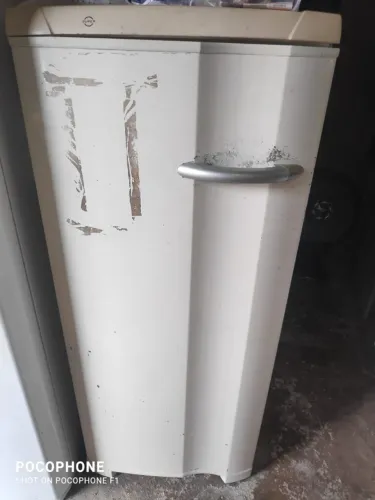 Freezer vertical Eletrolux 175 LT 220v