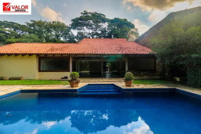 CASA ALTO PADRAO - AMPLA AJARDINADA PARECE UMA CASA DE CAMPO ( CAMPO DE FUTEBOL, PISCINA,