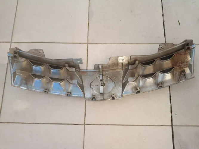 Tela para-choque frontal Nissan livina 2010