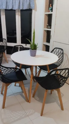 Conjunto de mesa redonda + 4 cadeiras Eames
