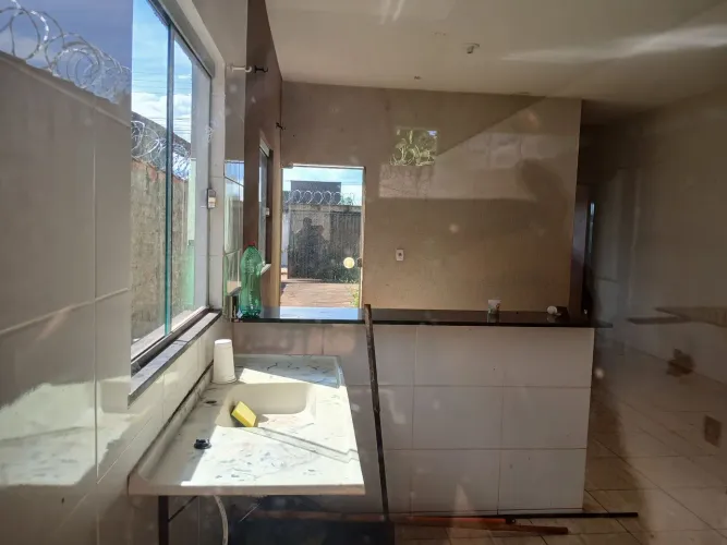 Ágio da Casa no setor parque Los Angeles em Goiânira, pego carro.