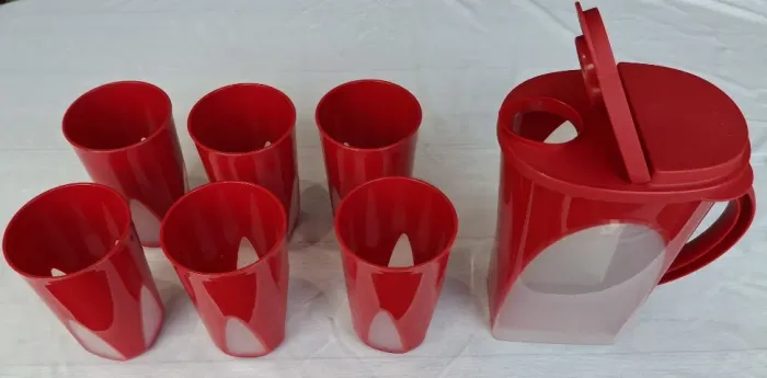 Tupperware conjunto Jarra Outdoor 1,7 Litro + 6 copos 470ml Vermelha