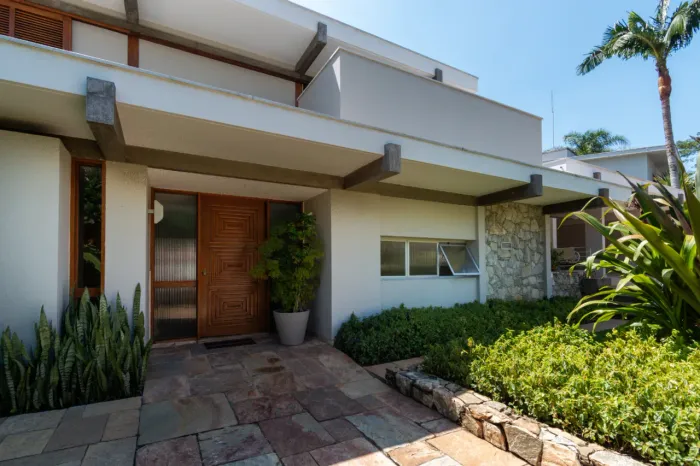 Casa para venda em Pacaembu com 3 quartos, sendo 1 suíte , 590m²