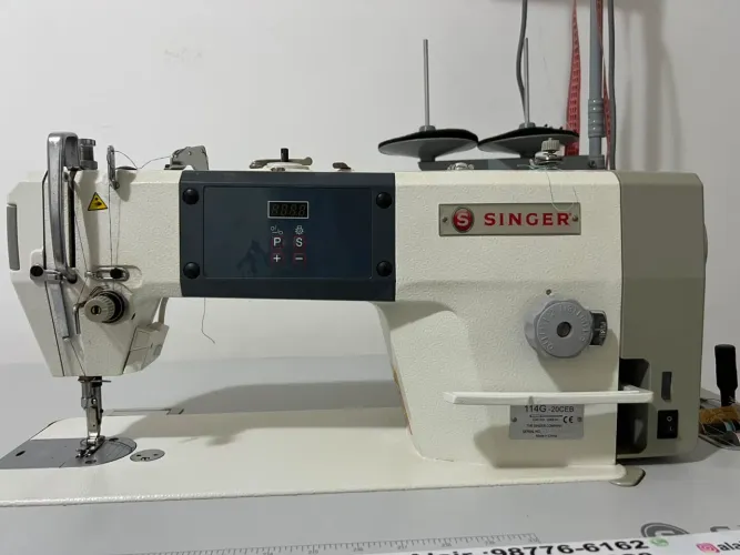 Máquina Reta Singer