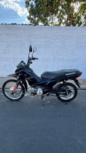 Vendo POP110 2025 extra. Apenas 9 mil km rodados.