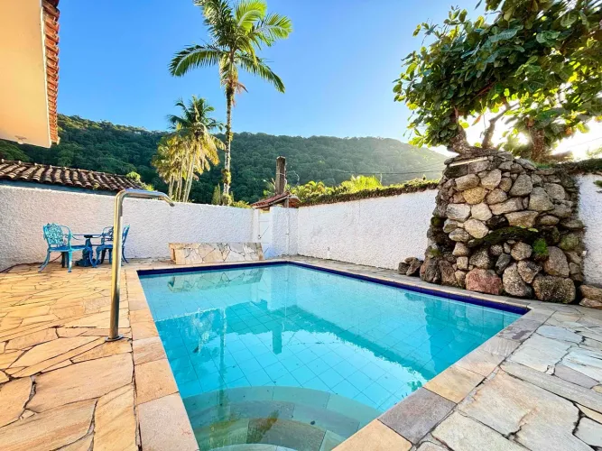 Casa à venda no Guaiúba no Guarujá, SP | QVista Inteligência Imobiliária Guarujá