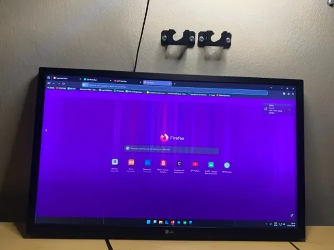 VENDO MONITOR COM ARTEFATO