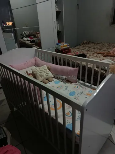 Vendo um berço com colchão semi novo,minha filha nem usou valor 350,00 pra conversar. 