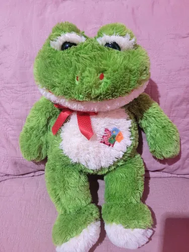 Vendo este sapinho de pelúcia