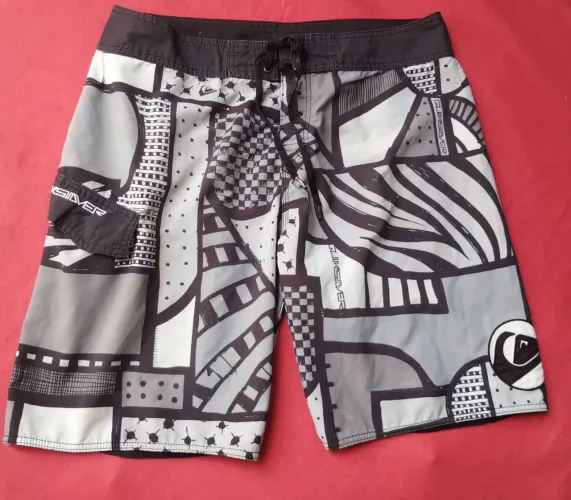 Bermuda Quiksilver Edição antiga Raridade Tam 44 sem detalhes ?