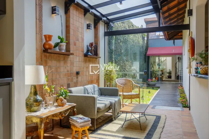 Casa térrea em condomínio privativo em Santa Felicidade, Um verdadeiro Refúgio!