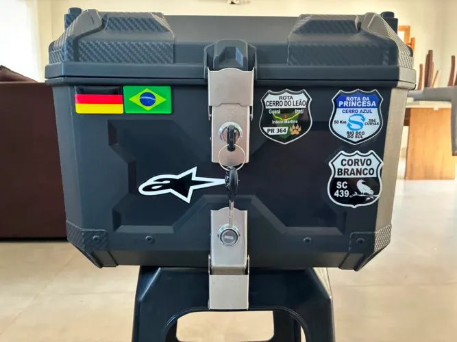 Baú Universal 45 Litros c/trava anti-furto