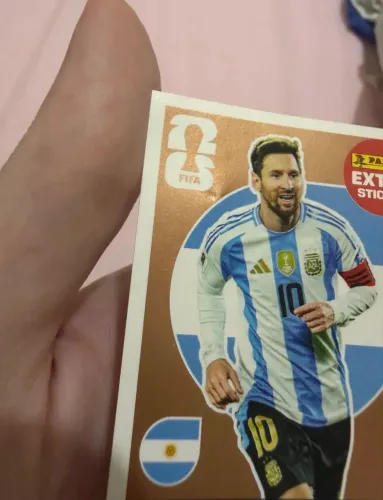 LEGEND MESSI BRONZE COM DEFEITINHO DE FÁBRICA
