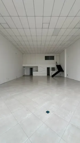 SALÃO COMERCIAL EM LOCALIZAÇÃO PRIVILEGIADA. ENTRE AS AV. NOSSA SENHORA DE FÁTIMA E GETÚLI