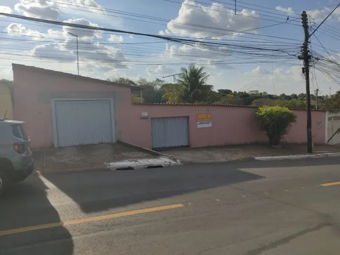 VENDE-SE CASA NO SETOR JARDIM BALNEÁRIO MEIA PONTE- GOIÂNIA