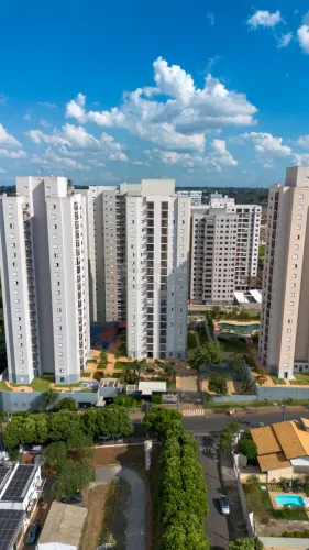 Apartamento no Jardim Tarraf II com 02 dormitorios e 03 garagens