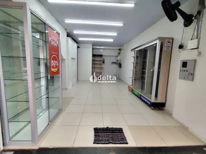 Loja disponível para locação no bairro Nossa Senhora Aparecida em Uberlândia-MG.
