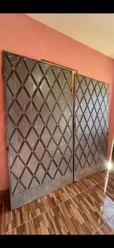 Vende-se um portão de ferro todo galvanizado 