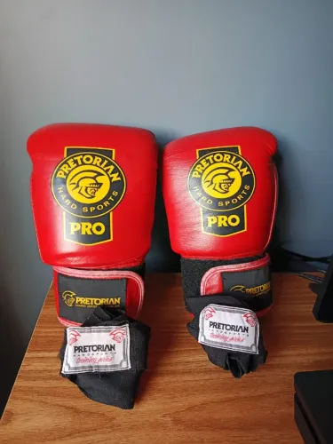 Kit Luva de Boxe/Muay Thai Pretorian Pro + Bandagens (Ótimo Estado)