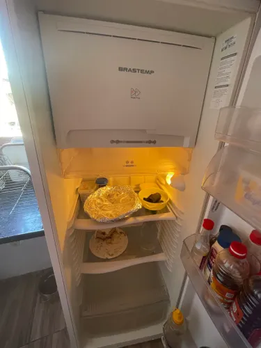 Vende uma geladeira