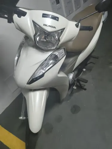 Vendo Honda biz branca com marron