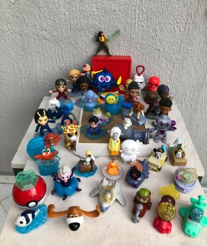 Lote com 43 unidades brinquedos Mcdonalds diversos