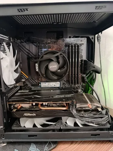 PC Gamer Ryzen 5 5500 + RX 7600