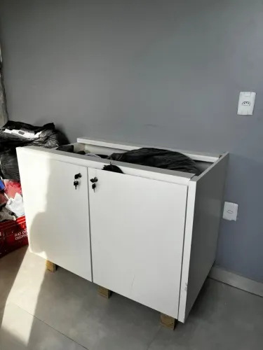 Móvel duas portas com fechadura