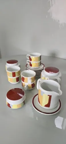 Jogo de Chá e Café Retrô em Porcelana (Anos 70/80) - Xícaras Empilháveis