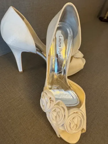 Sapato branco para noiva